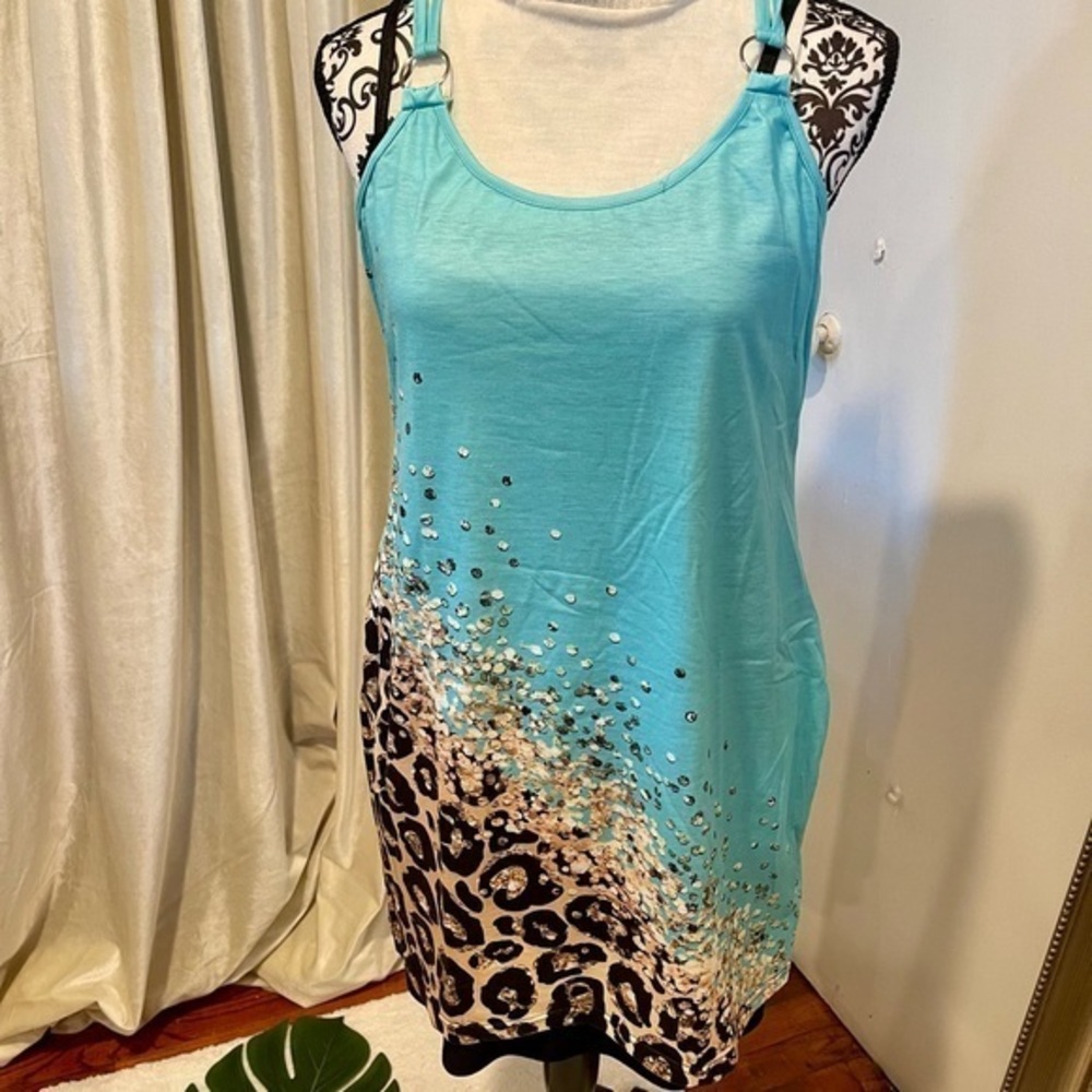 Super cute, turquoise, leopard mini dress with pockets and silver hardware!👗